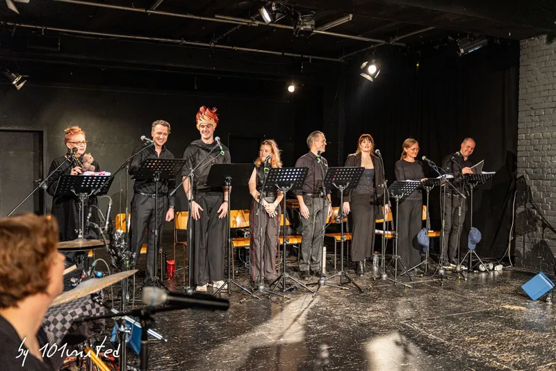 Das Ensemble auf der Bühne bei der Workshop-Präsentation
